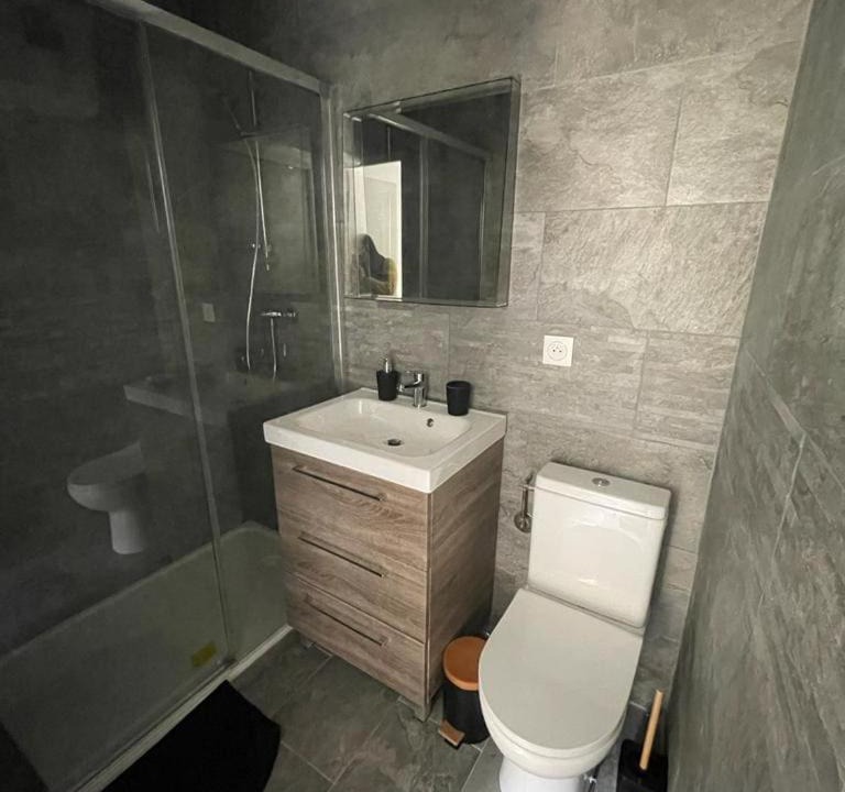 Photo of Bathroom in Mantes-la-Jolie