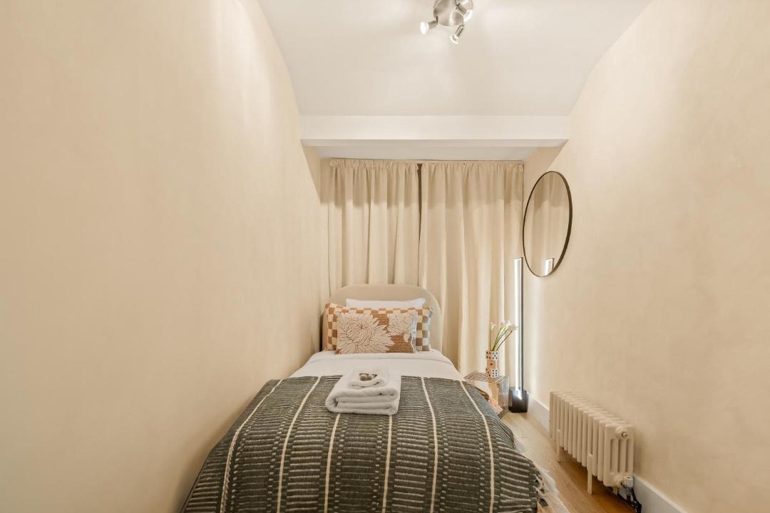 Photo of Others in Bloomsbury