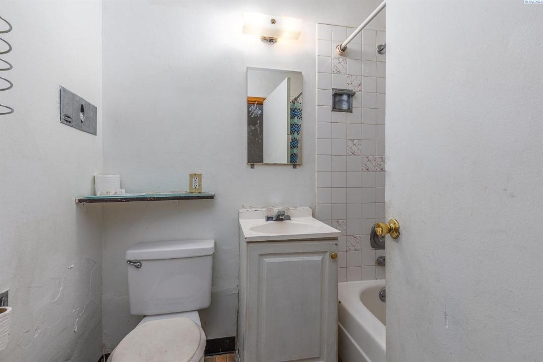 Photo of Bathroom in Pasco