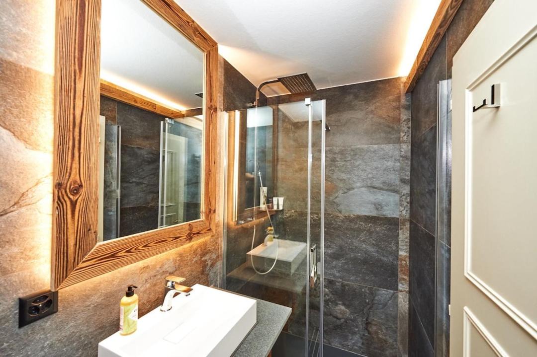 Photo of Bathroom in Lens