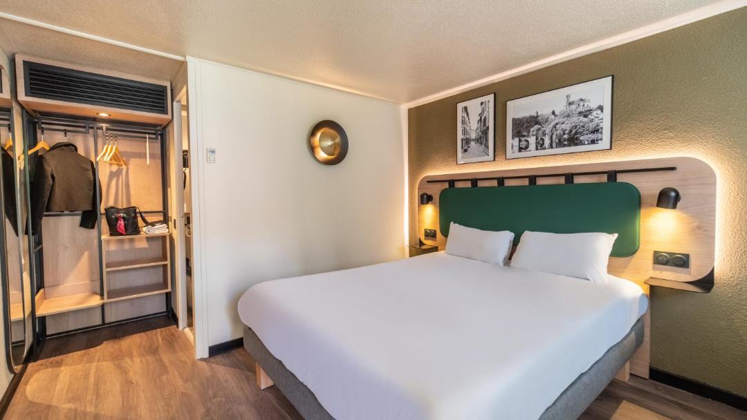 Photo of Bedroom in Limoges