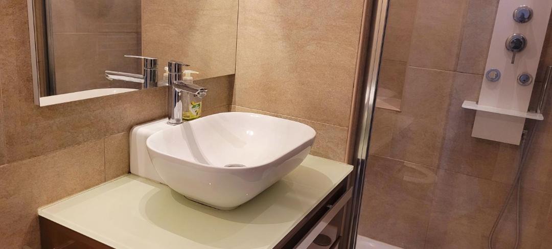 Photo of Bathroom in Persan