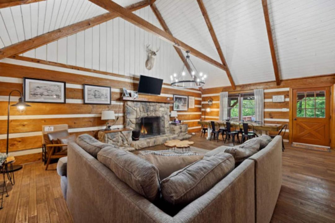 Photo of Livingroom in Fishers Hill