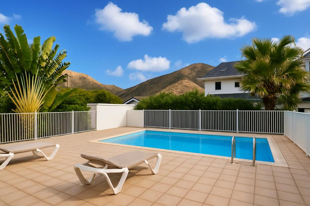 Photo of Others in Cul de Sac