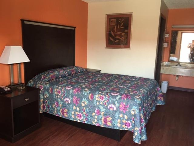 Photo of Bedroom in Bay City
