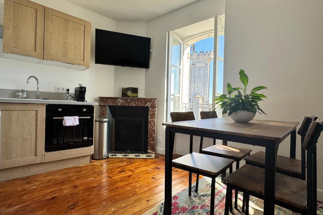 Photo of Others in Pons