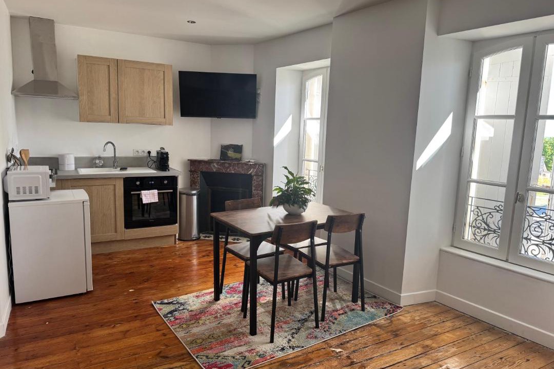 Photo of Others in Pons