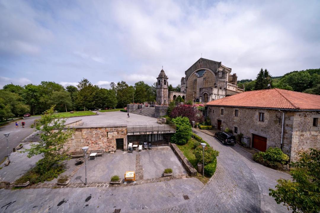 Photo of Buildings in Urquiola