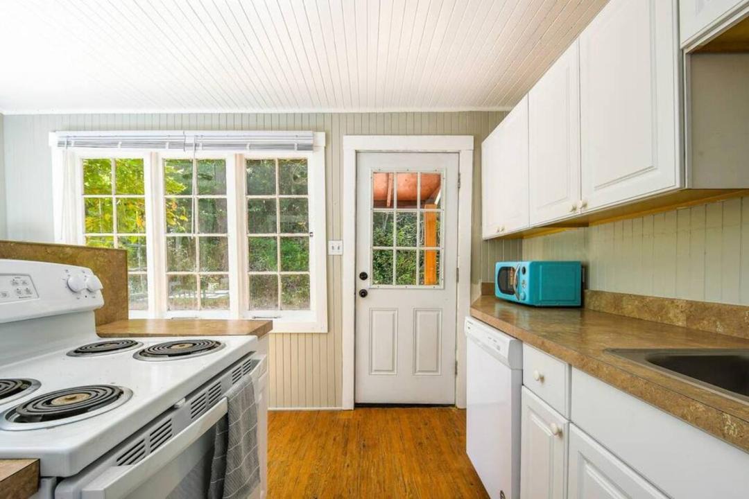 Photo of Kitchen in Old Evergreen Highway