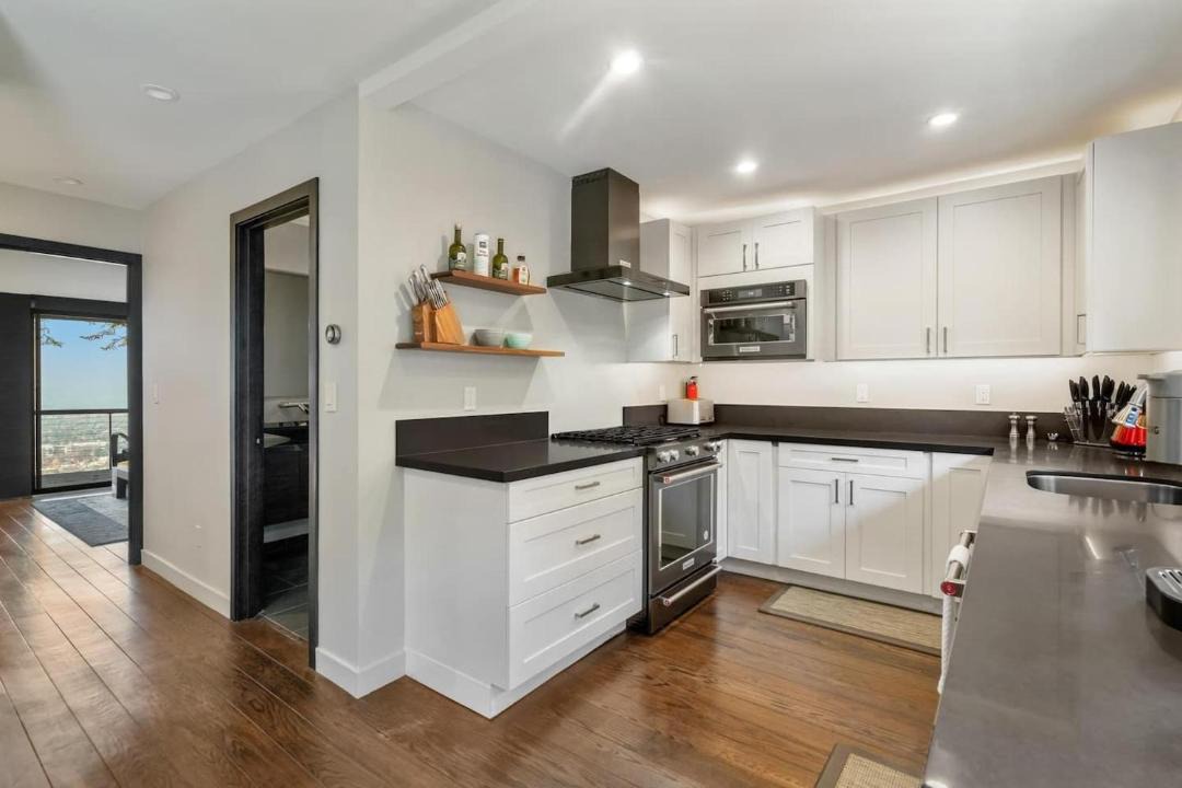 Photo of Kitchen in Claremont Hills
