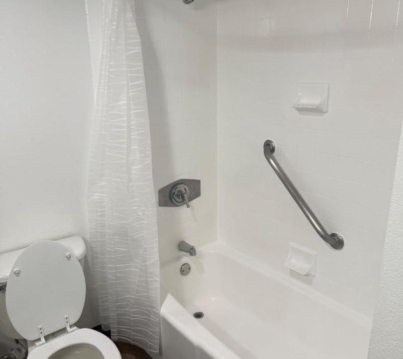 Photo of Bathroom in Greenway Plaza-Upper Kirby