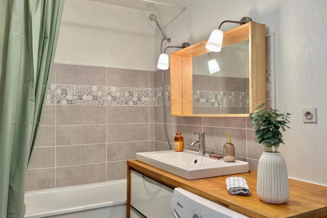 Photo of Bathroom in Fontaine Lestang-Bagatelle-Papus-Tabar-Bordelongue