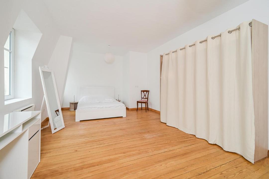 Photo of Bedroom in Poincare - Foch - Anatole France - Croix de Bourgogne