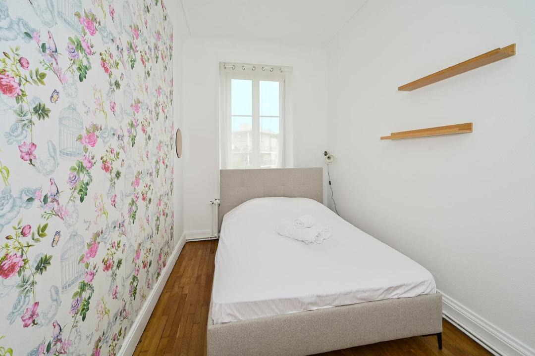 Photo of Bedroom in Poincare - Foch - Anatole France - Croix de Bourgogne