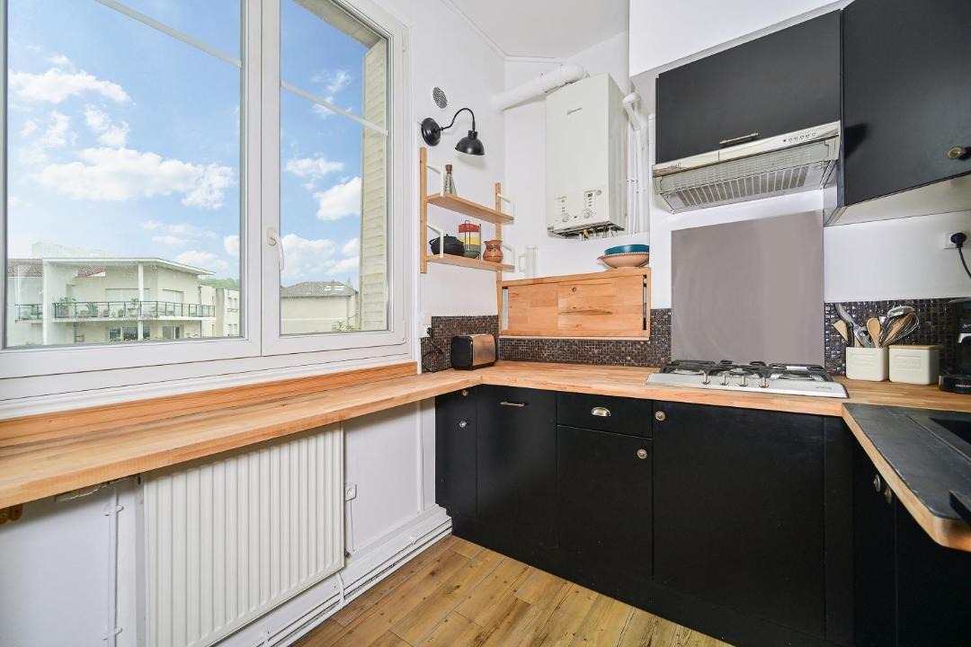 Photo of Kitchen in Poincare - Foch - Anatole France - Croix de Bourgogne
