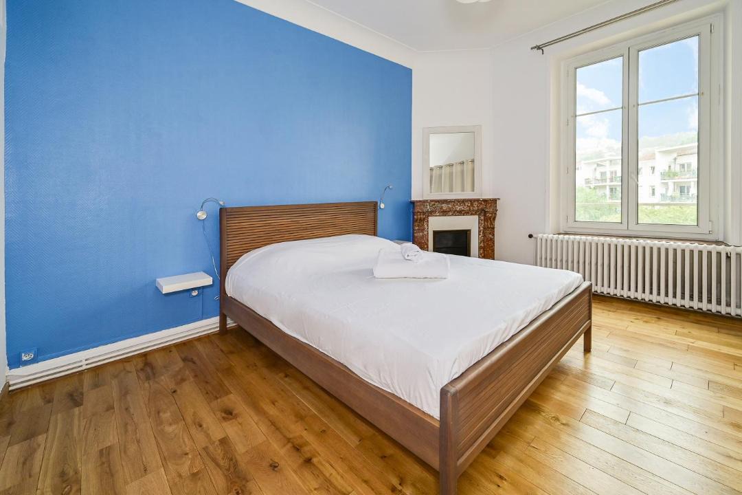 Photo of Bedroom in Poincare - Foch - Anatole France - Croix de Bourgogne