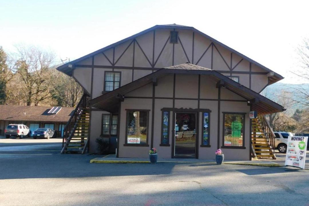 Photo of Others in Packwood