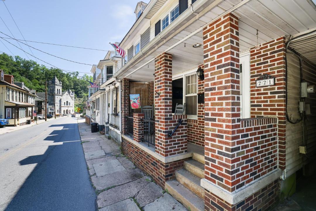 Photo of Buildings in Ashfield