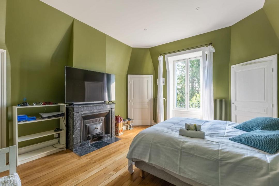 Photo of Bedroom in Champagne-au-Mont-d'Or