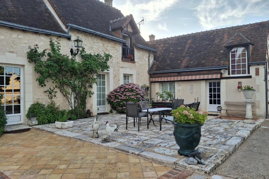 Photo of Others in Naveil