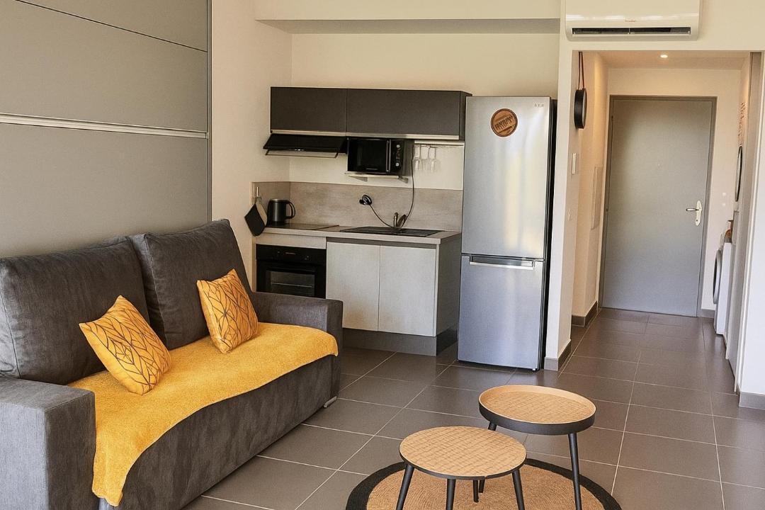 Photo of Others in Cul de Sac