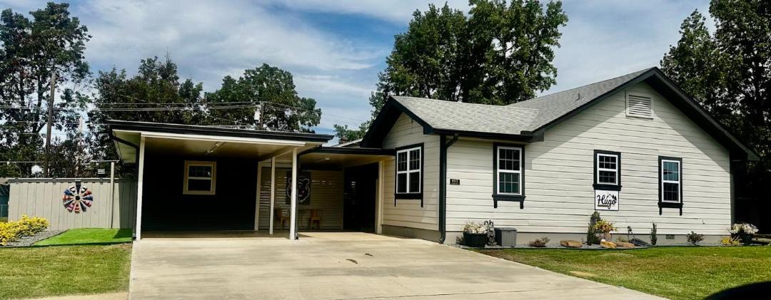 Photo of Buildings in Hugo