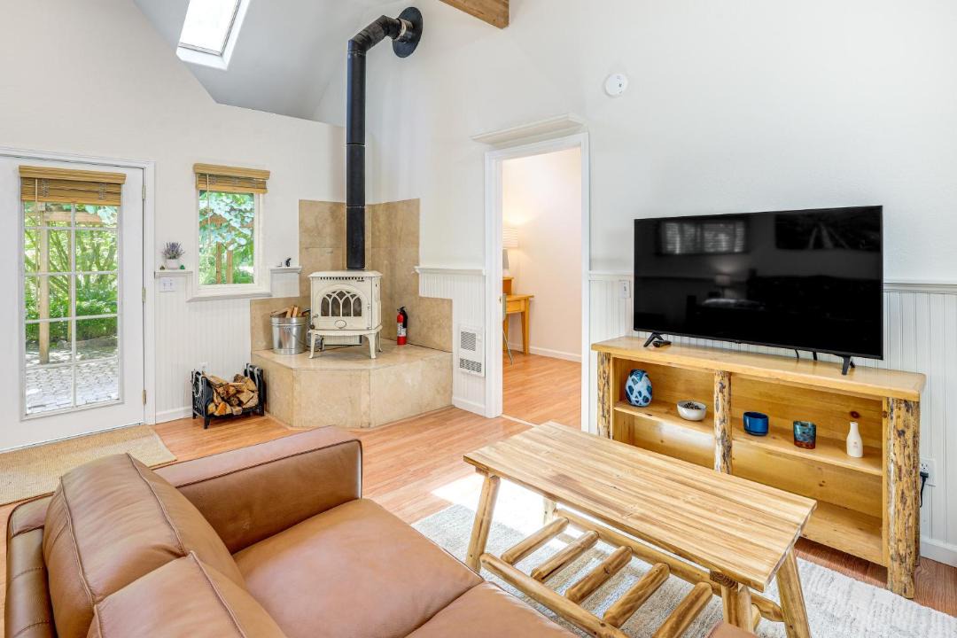 Photo of Livingroom in Belknap Springs