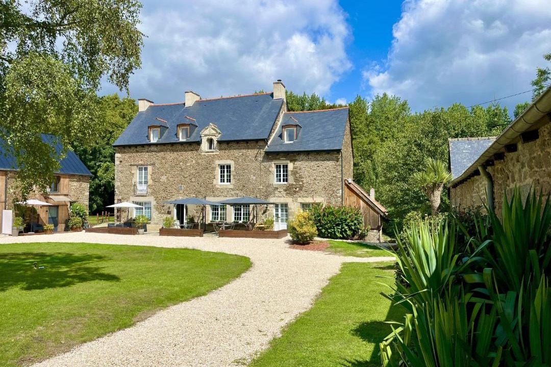 Photo of Others in Les Champs-Geraux