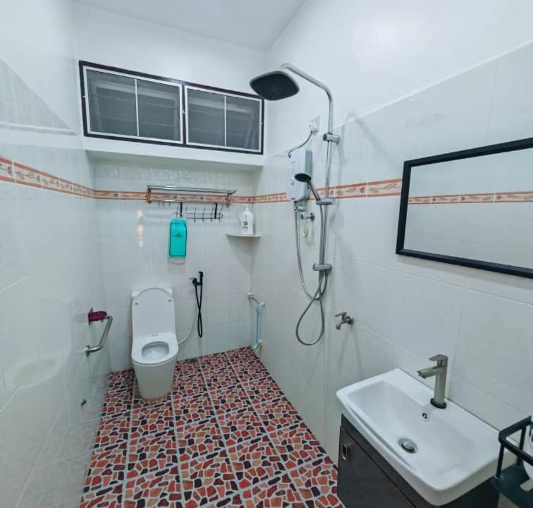 Photo of Bathroom in Kampung Lubok Peringgi