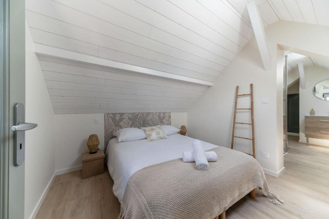 Photo of Others in Billy