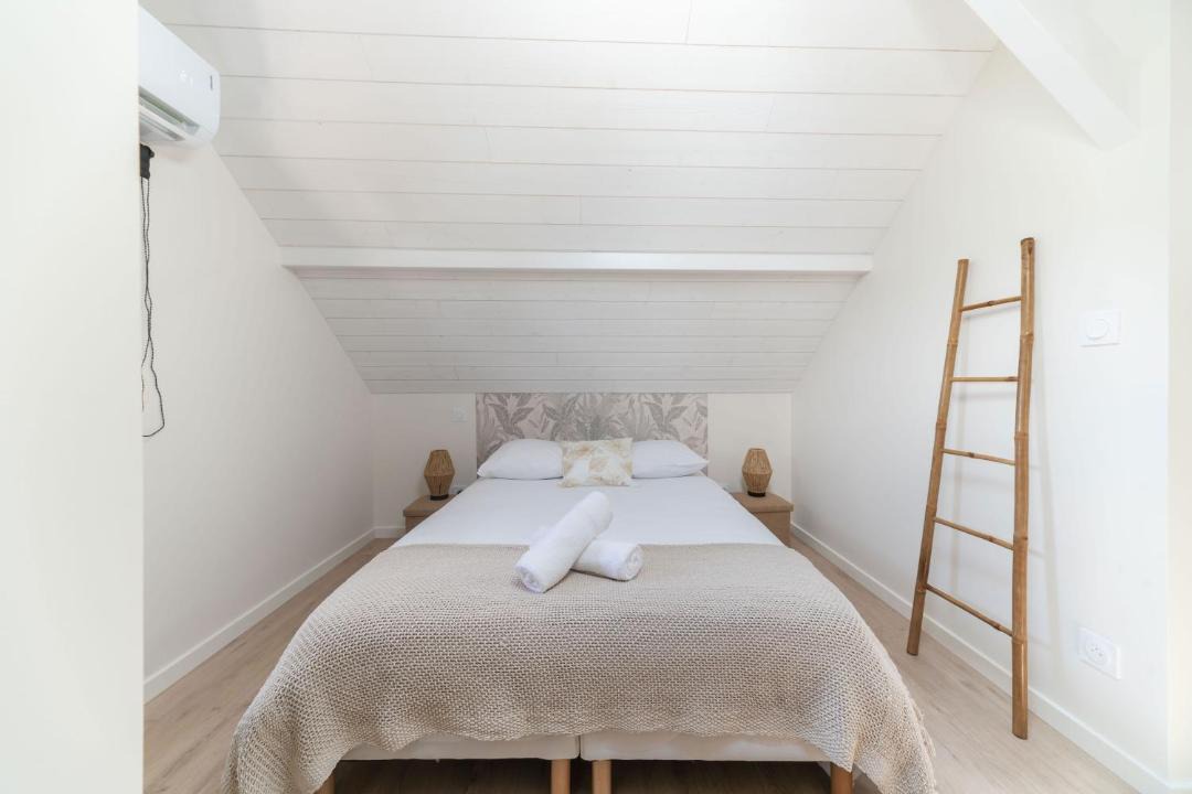 Photo of Others in Billy