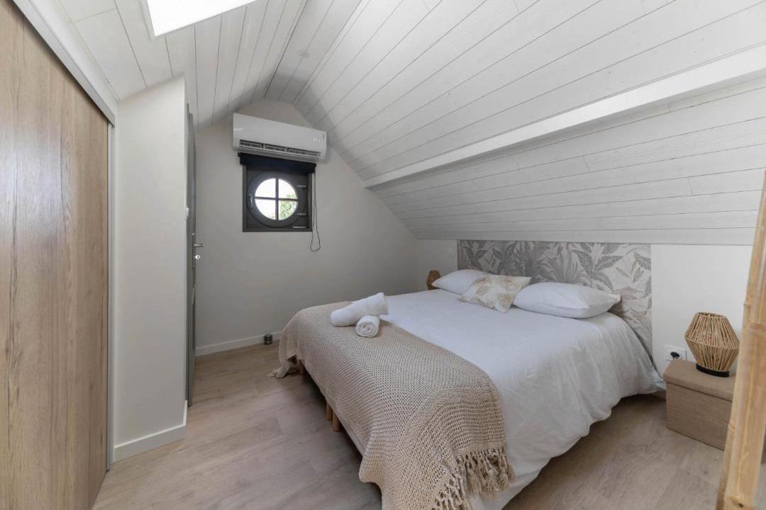 Photo of Others in Billy