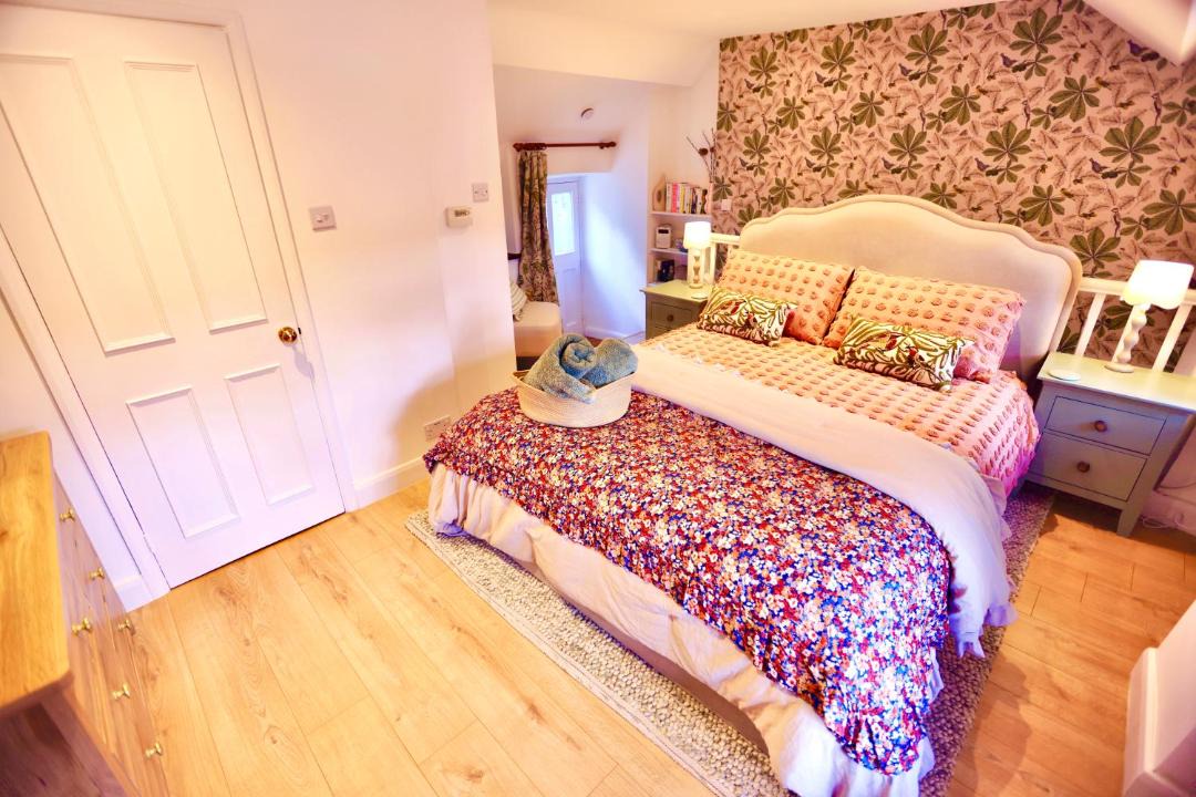 Photo of Bedroom in South Leigh