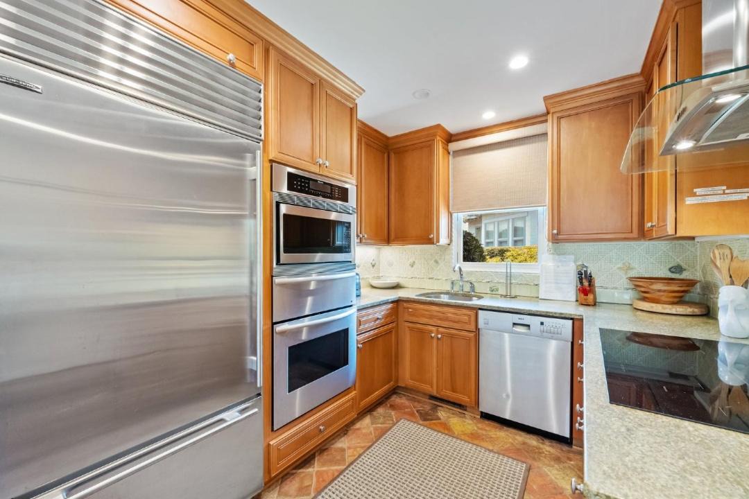 Photo of Kitchen in Debordieu Colony