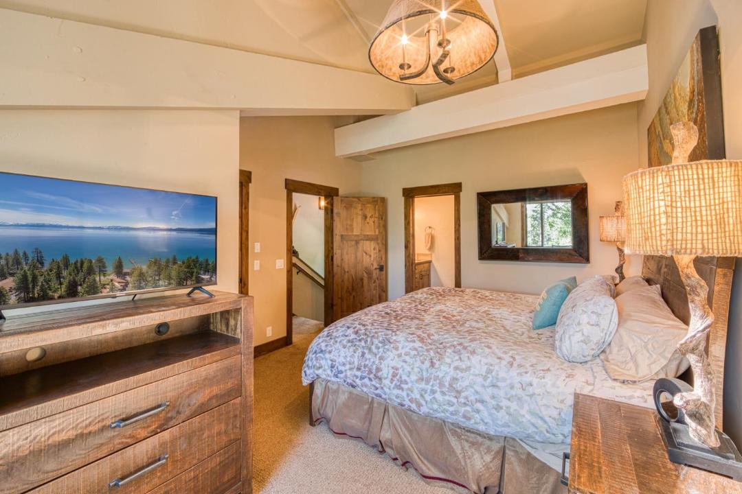 Photo of Bedroom in Lake Forest