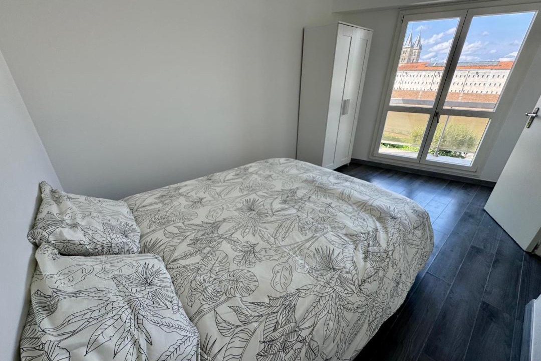 Photo of Bedroom in Melun