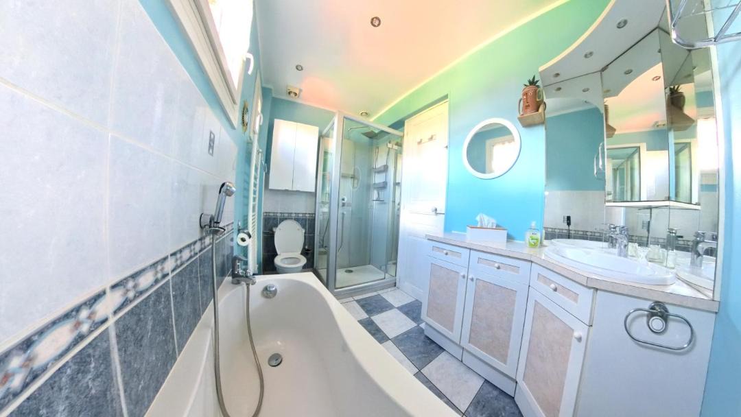 Photo of Bathroom in Gournay-en-Bray