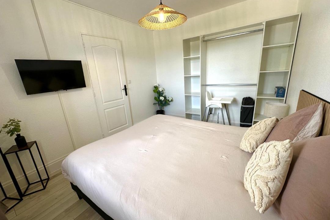 Photo of Bedroom in Saint-Laurent-d'Aigouze