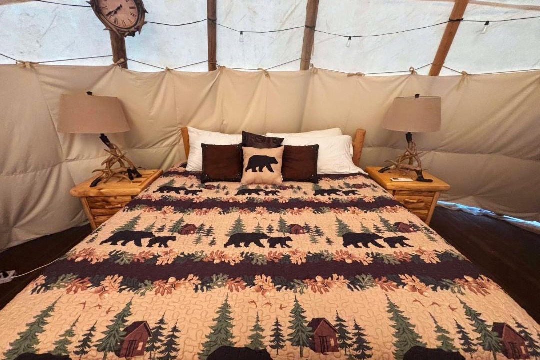 Photo of Bedroom in Cave Junction
