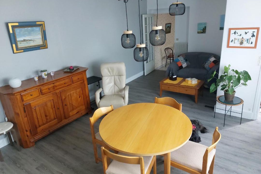Photo of Livingroom in Pin - Vert Galant