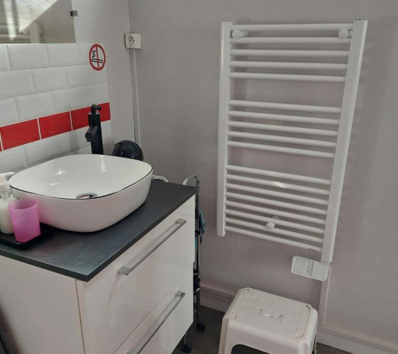 Photo of Bathroom in Pin - Vert Galant