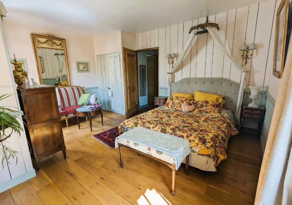 Photo of Others in Pons