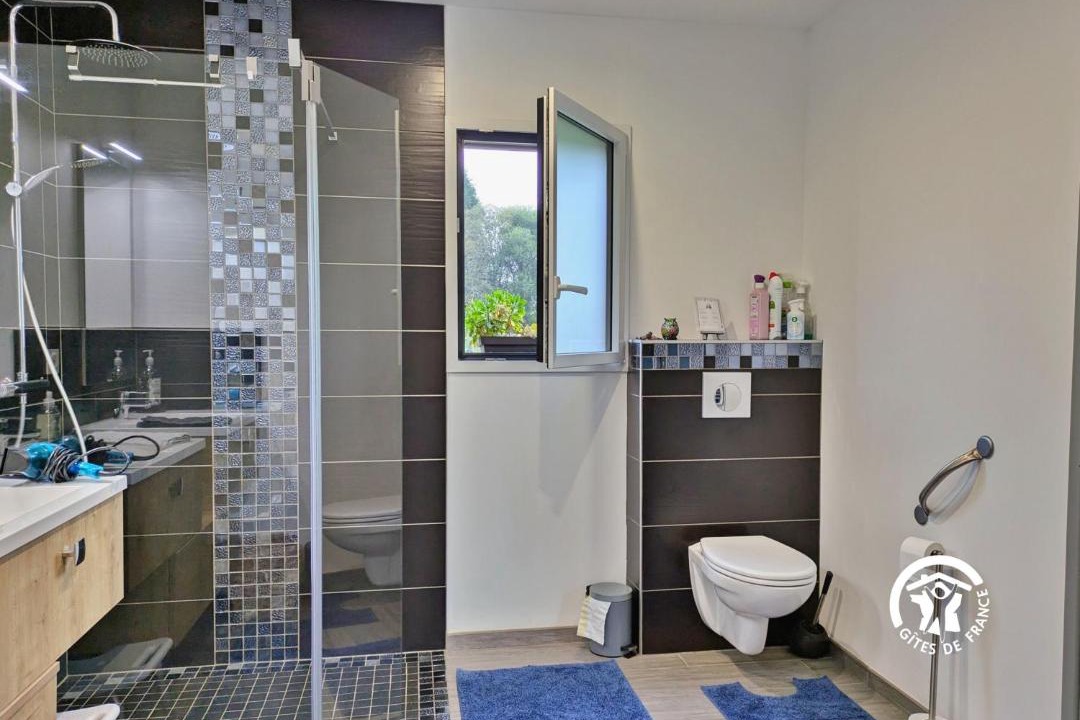 Photo of Bathroom in Hambers