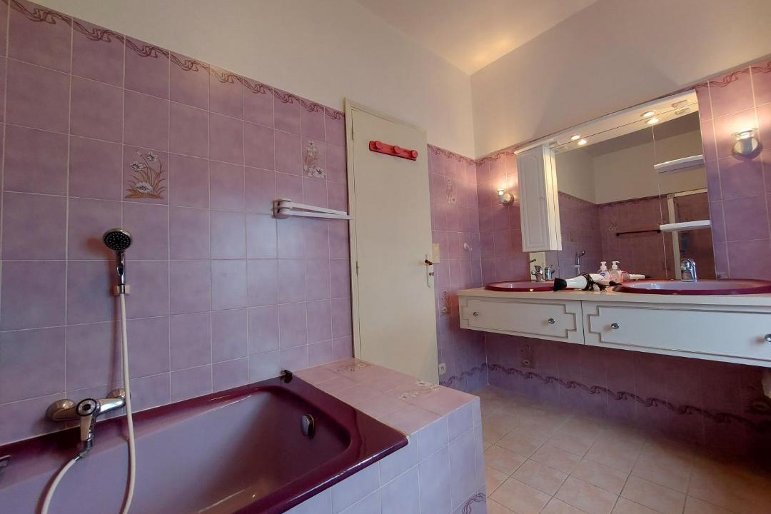 Photo of Bathroom in Renaze