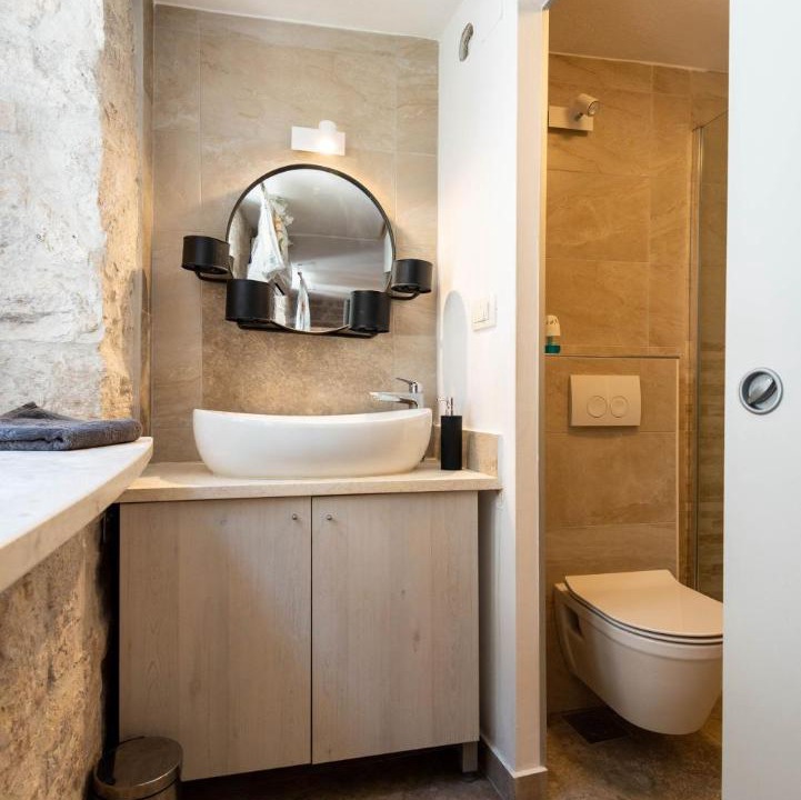 Photo of Bathroom in Grad