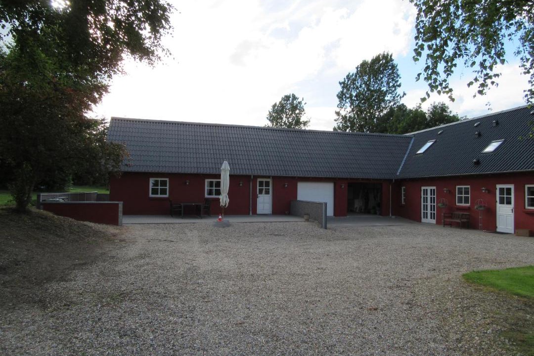 Photo of Buildings in Uve