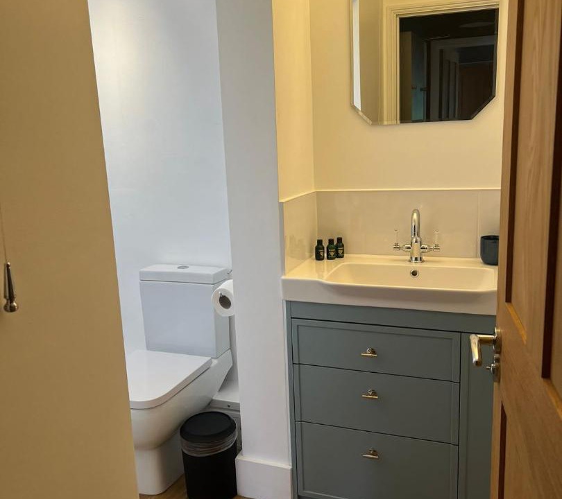 Photo of Others in Hampton Wick