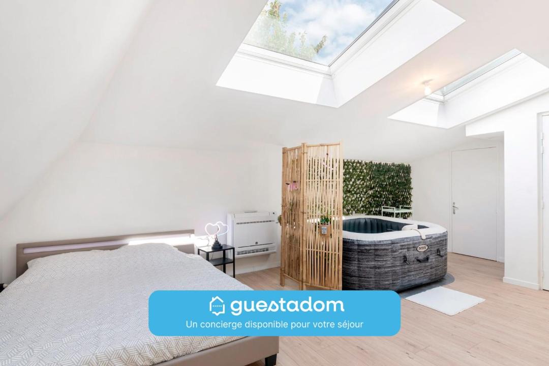 Photo of Bedroom in Etampes