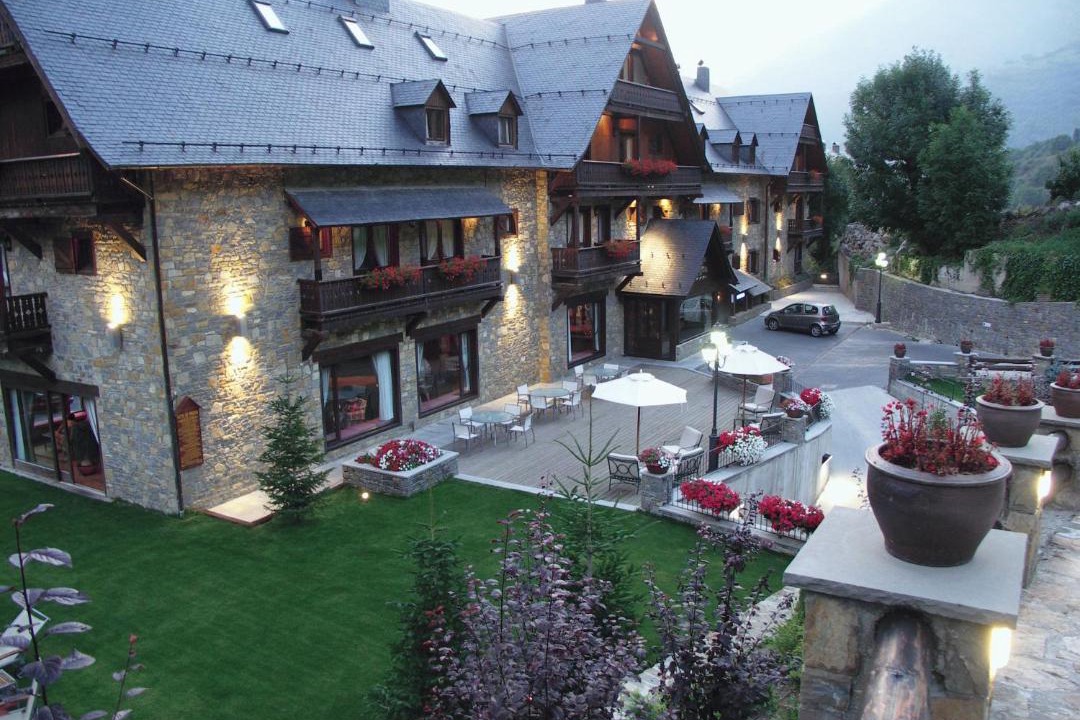 Photo of Buildings in Tredos