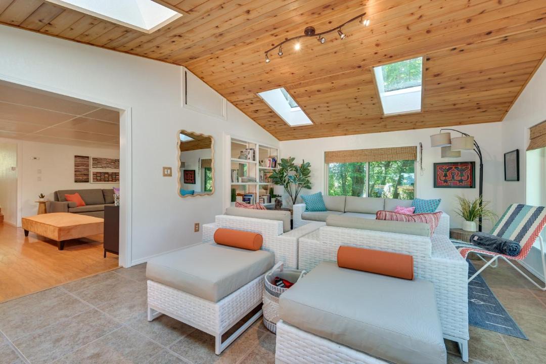 Photo of Others in East Olympia